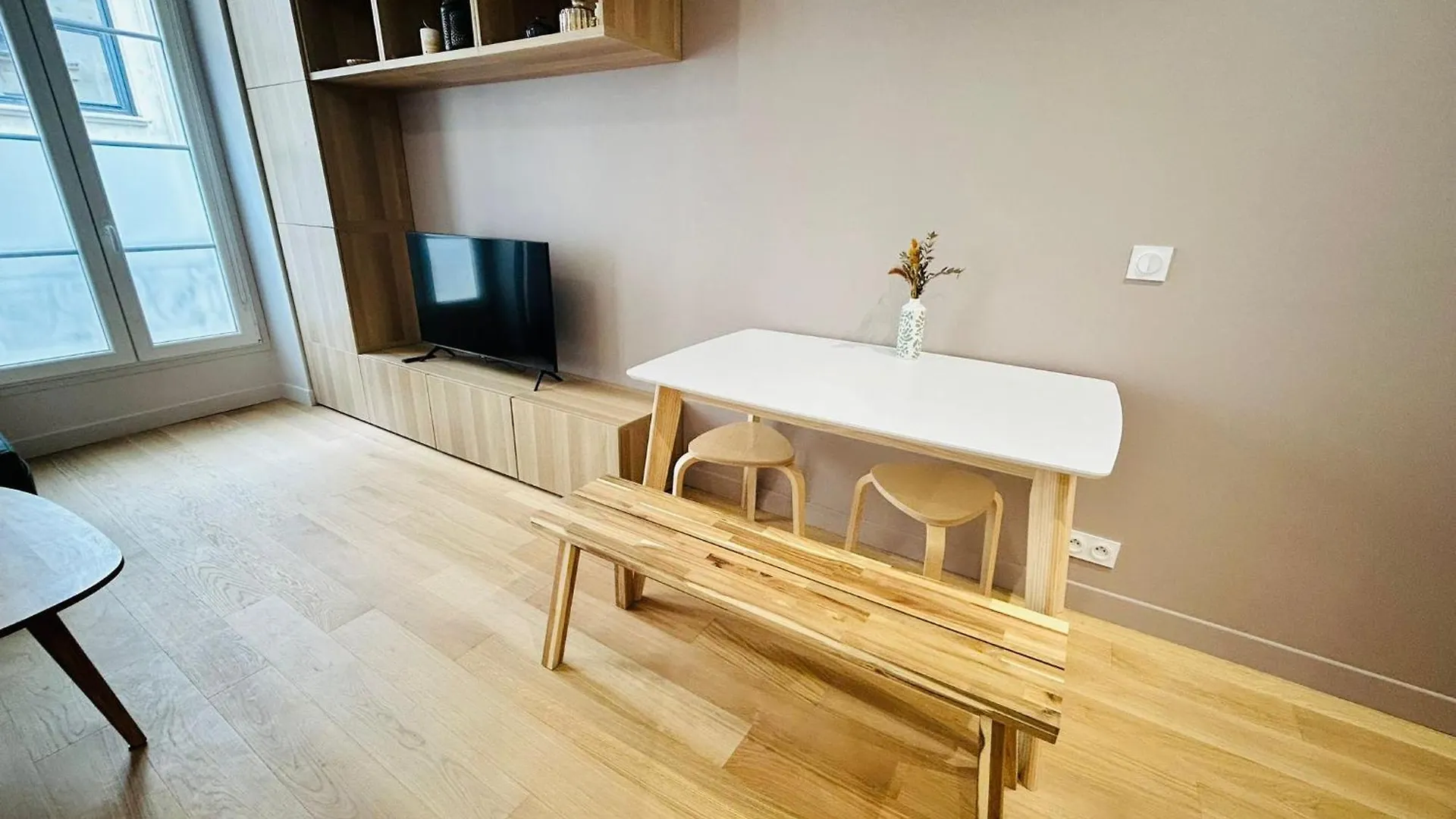 Enghien - New Studio Fully Furnished Parijs Appartement