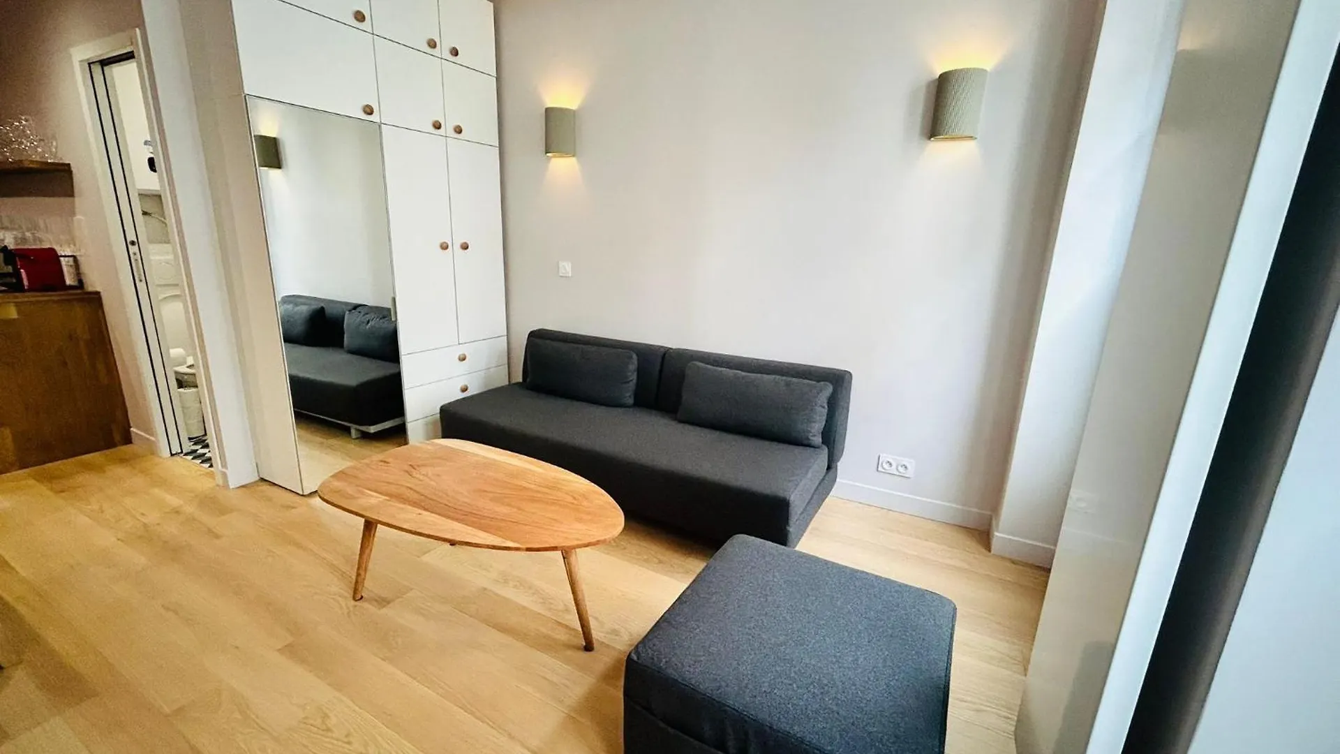 Enghien - New Studio Fully Furnished Parijs Appartement
