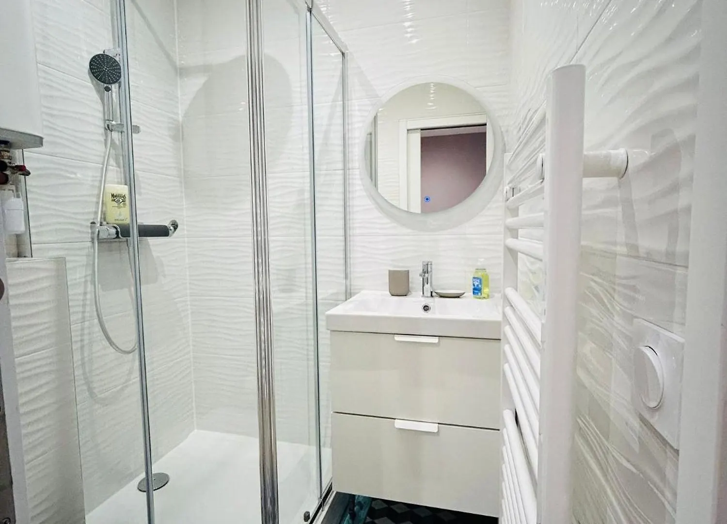 Enghien - New Studio Fully Furnished Parijs